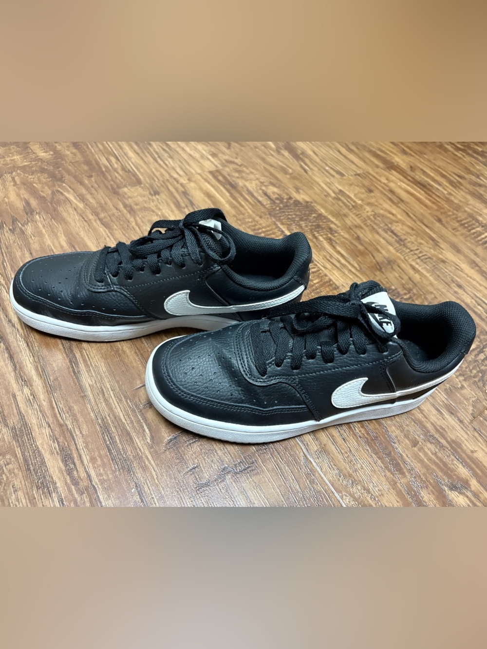 Nike Black and White Low-Top Sneakers for Men